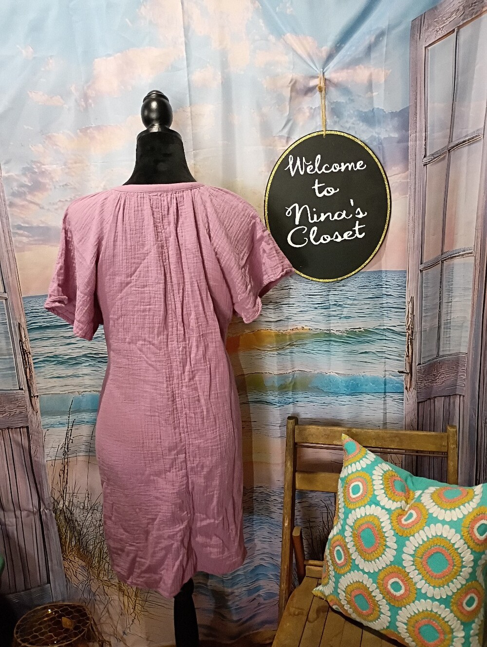 Universal Threads. Pink V-Neck Gauze Midi Dress - Picture 2 of 2